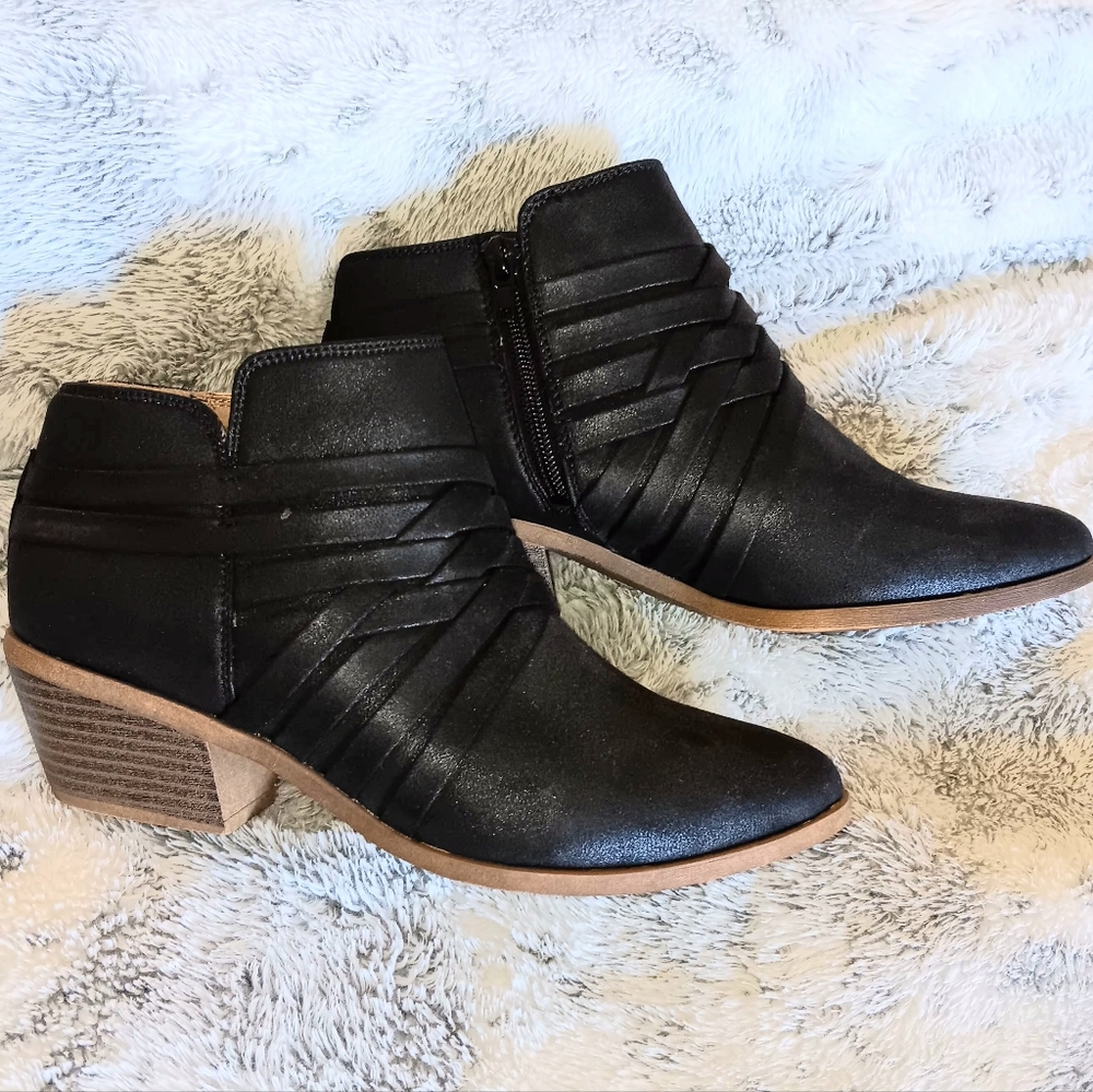 Life Stride prairie booties 7 1/2W 2" heel side zip close faux leather round toe